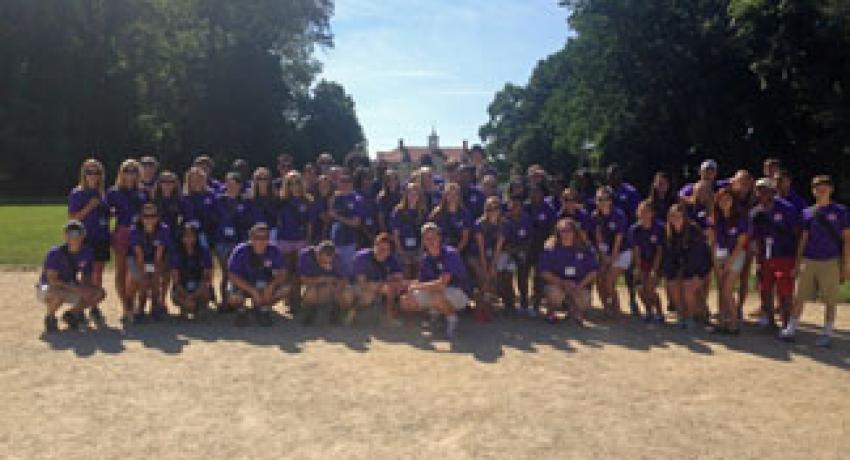 2014 Youth Tour students from S.C. pose for a photo in front of Mount Vernon.